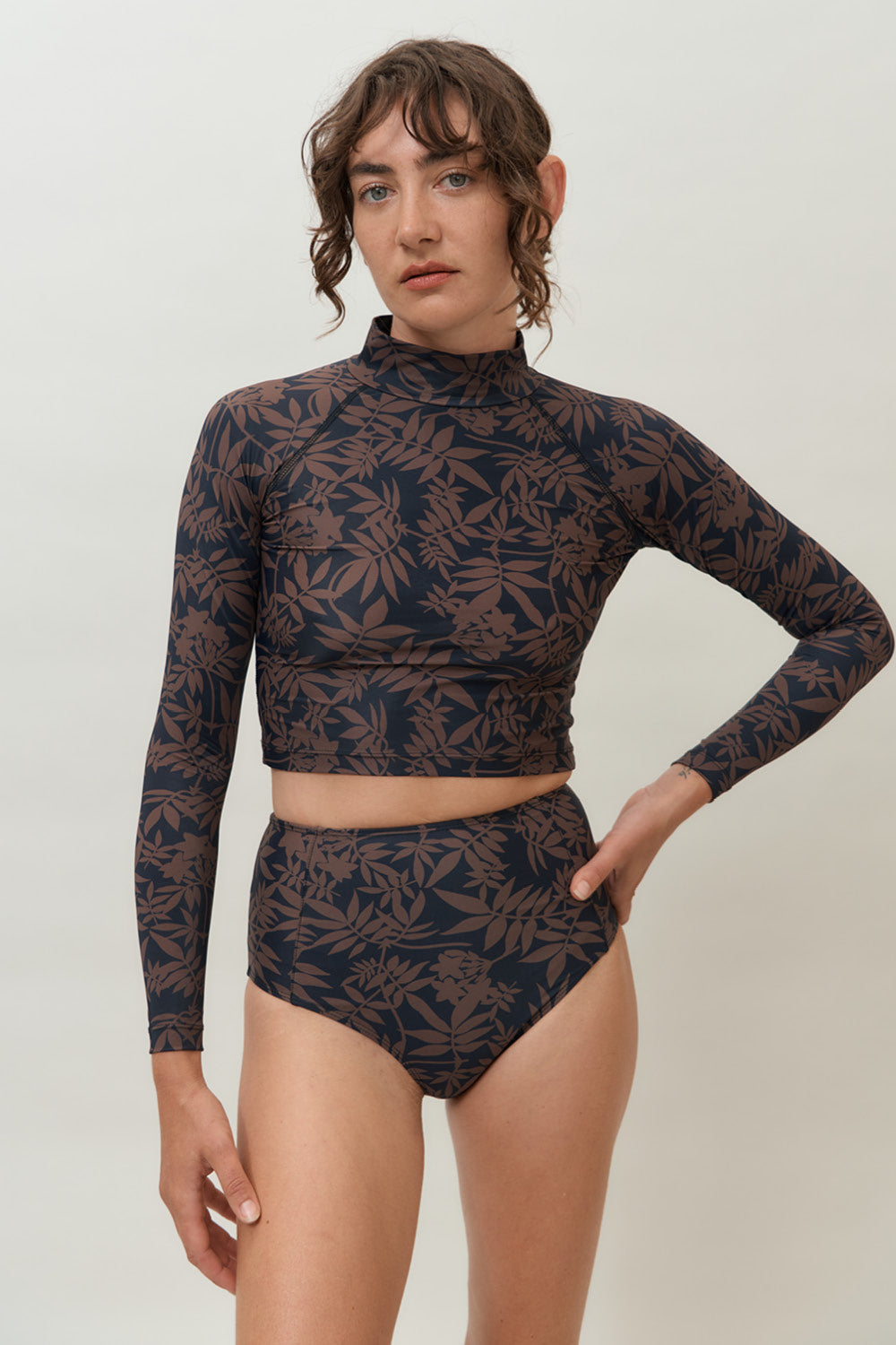 Aire Turtle Neck Rashguard | Leaf Print