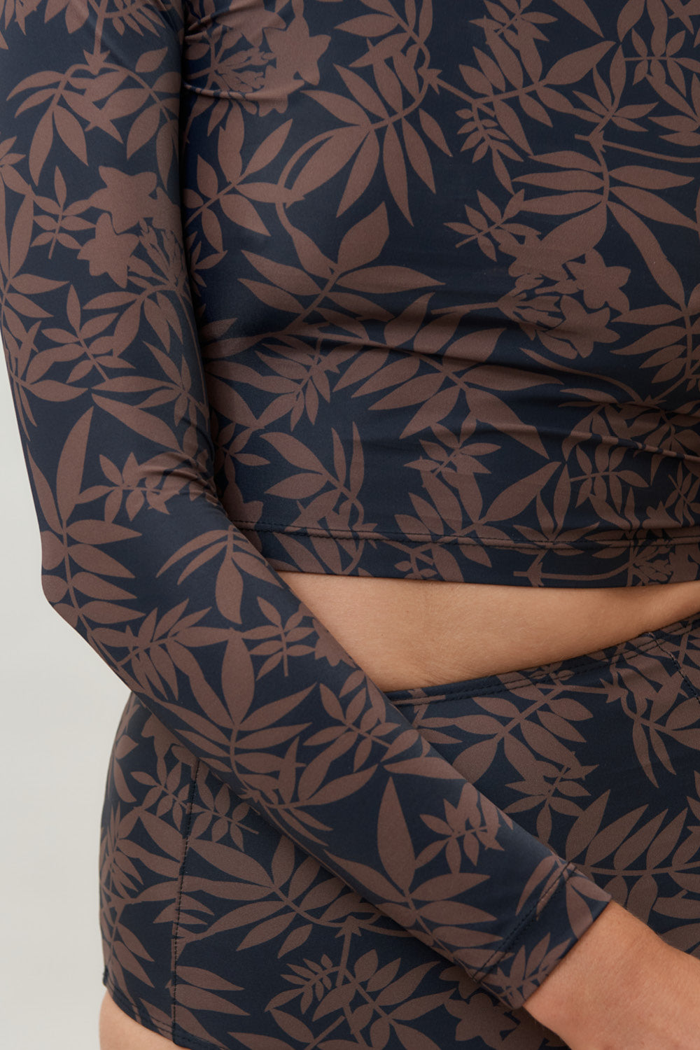 Aire Turtle Neck Rashguard | Leaf Print